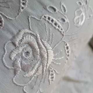 Juego de Sábanas Bordadas Azul Claro