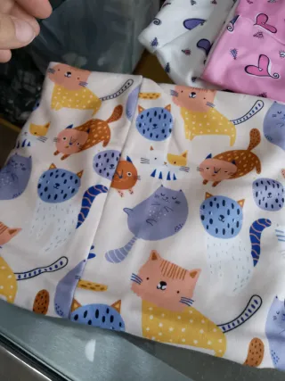 Scaldacollo panna con disegno gatti