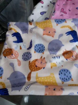 Scaldacollo panna con disegno gatti