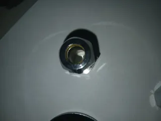 Attacchi per lavandino in metallo