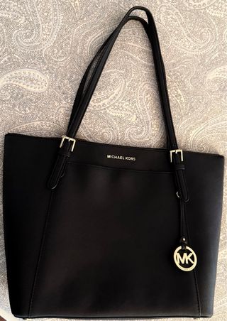 Bolso Michael Kors Negro con Detalles Dorados