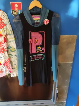 Lote Desigual: falda, blusa, vestido y jersey