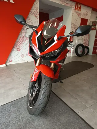 Honda CBR 500R Roja