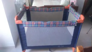 Cuna y parque infantil blanco