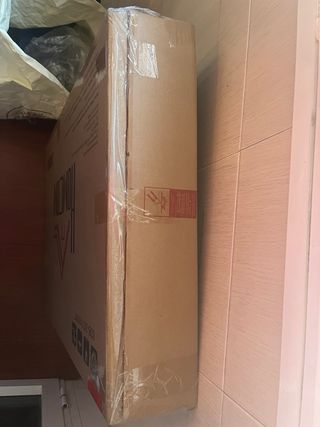 Armario estrecho con ruedas y cajón