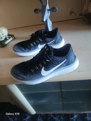 Zapatillas Nike Negras y Grises