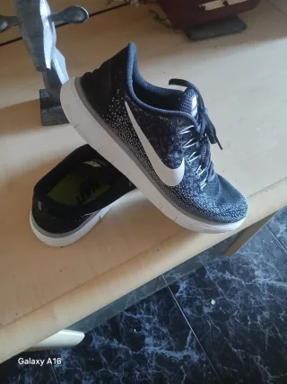 Zapatillas Nike Negras y Grises