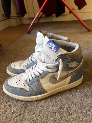 Air Jordan 1 Retro High OG Hyper Royal