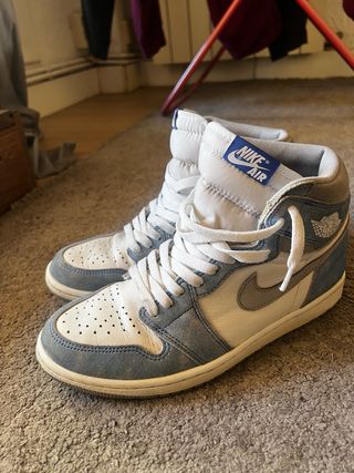 Air Jordan 1 Retro High OG Hyper Royal