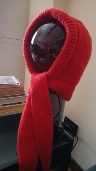 Cappello con sciarpa da annodare, rosso