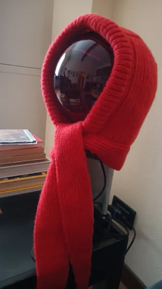 Cappello con sciarpa da annodare, rosso