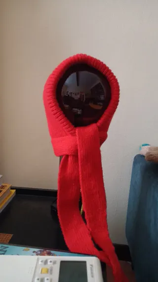 Cappello con sciarpa da annodare, rosso