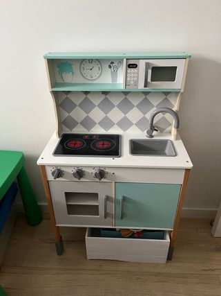 Cocinita de madera para niños