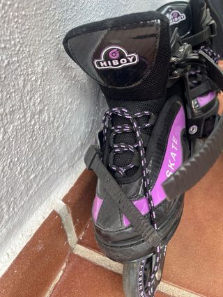Patines en línea negros y morados