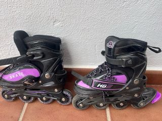 Patines en línea negros y morados