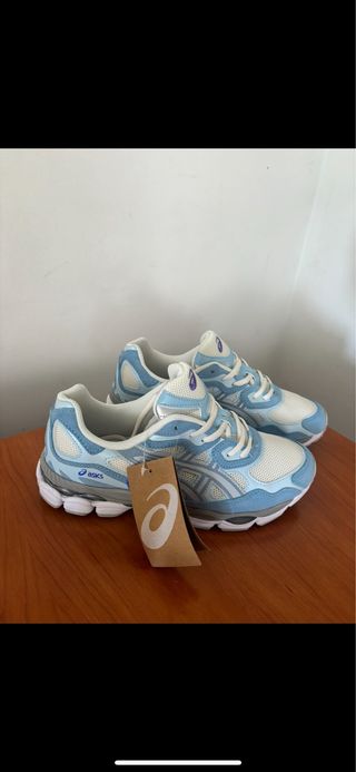 Zapatillas Asics Azul y Blanco