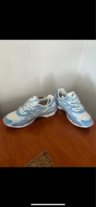 Zapatillas Asics Azul y Blanco