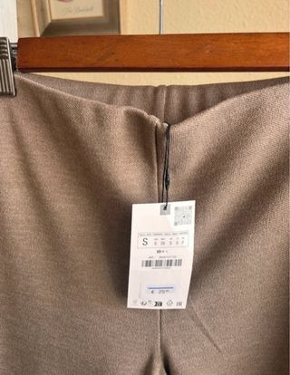 Conjunto Zara dos piezas punto beige