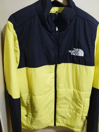 Chaqueta The North Face Negra y Amarilla