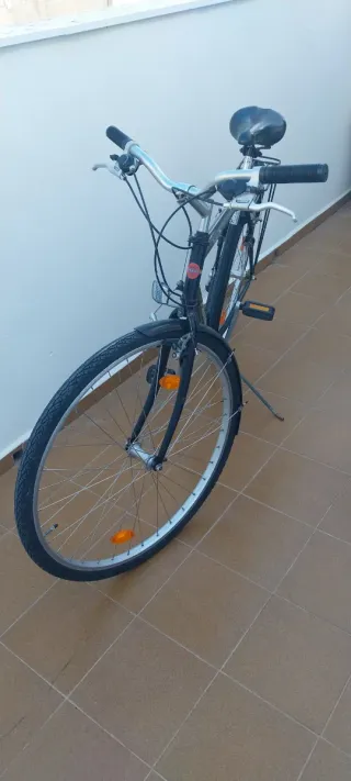 Bicicleta de paseo negra