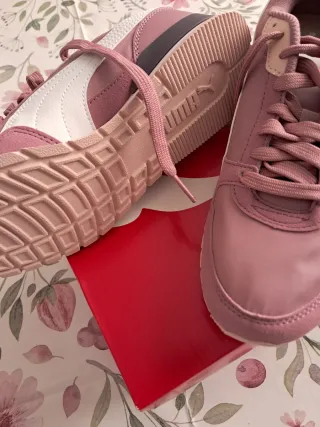Zapatillas Puma rosas y blancas sin estrenar