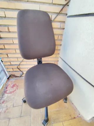 Silla de oficina ergonómica ajustable