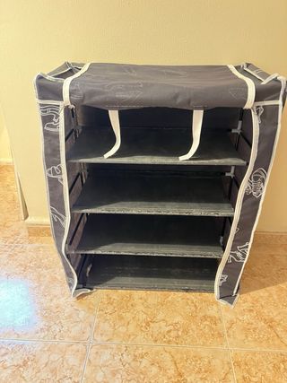 Zapatero de tela negro