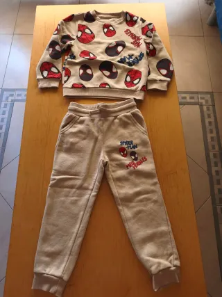 Chándal Spiderman niño beige talla 5-6 años