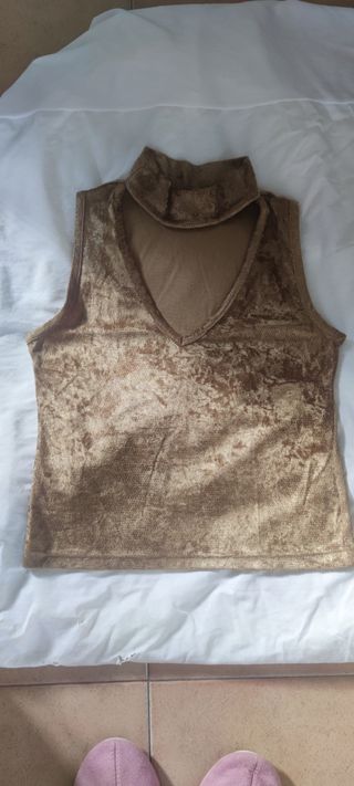 Top fiesta dorado cuello alto