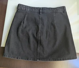 Falda vaquera negra con botones