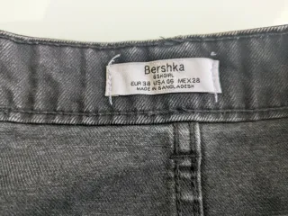 Falda vaquera negra con botones