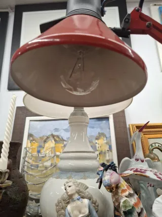 Lámpara de mesa fase roja