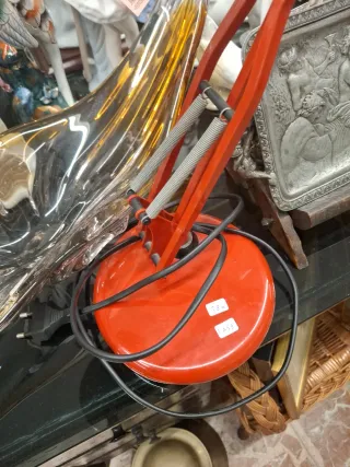 Lámpara de mesa fase roja