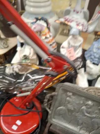 Lámpara de mesa fase roja