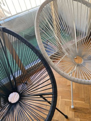 Sillas Huevo Negro y Blanco