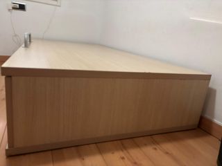 Cama con cajones y tirador