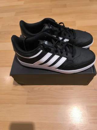 Zapatillas Adidas Hoops 4.0 Negras Blancas