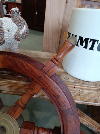 Timón de barco de madera