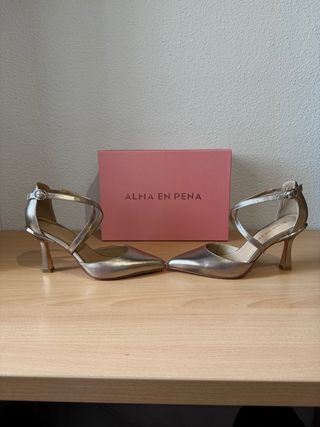 Zapatos Alma en Pena Piel Tacón Dorado/Plateado
