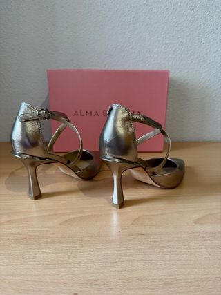 Zapatos Alma en Pena Piel Tacón Dorado/Plateado