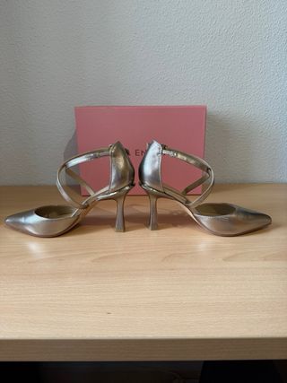 Zapatos Alma en Pena Piel Tacón Dorado/Plateado