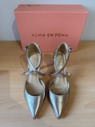 Zapatos Alma en Pena Piel Tacón Dorado/Plateado