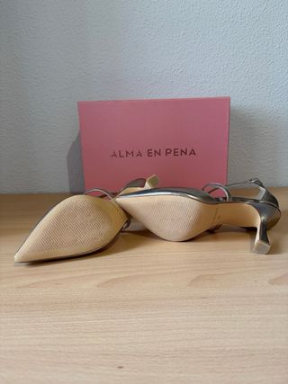 Zapatos Alma en Pena Piel Tacón Dorado/Plateado