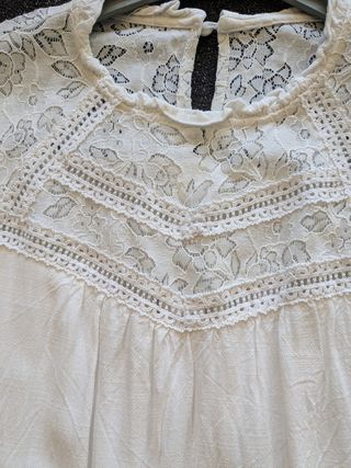 Blusa blanca con encaje Talla S