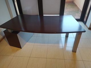 Mesa de despacho moderna marrón y gris