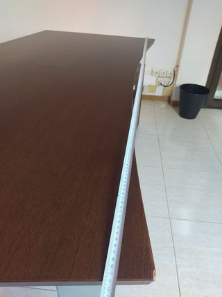 Mesa de despacho moderna marrón y gris