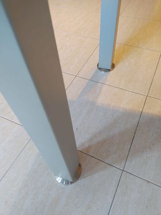 Mesa de despacho moderna marrón y gris