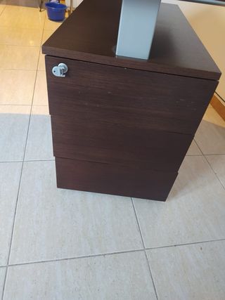 Mesa de despacho moderna marrón y gris