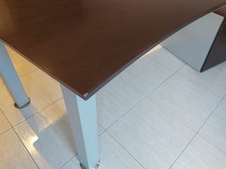 Mesa de despacho moderna marrón y gris