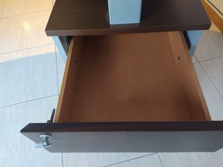 Mesa de despacho moderna marrón y gris